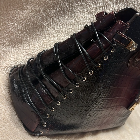 HENRI BENDEL Carlyle Satchel Embossed Crocodile - Picture 16 of 17